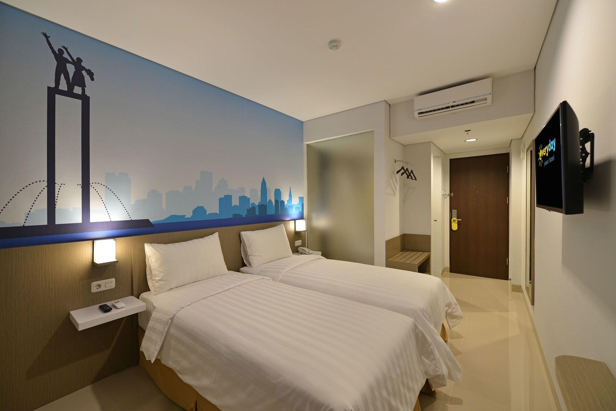 Everyday Smart Hotel Mayestik Jakarta Bagian luar foto